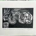 Serpiente Emplumada – Mini linograbado original sobre papel Fabriano